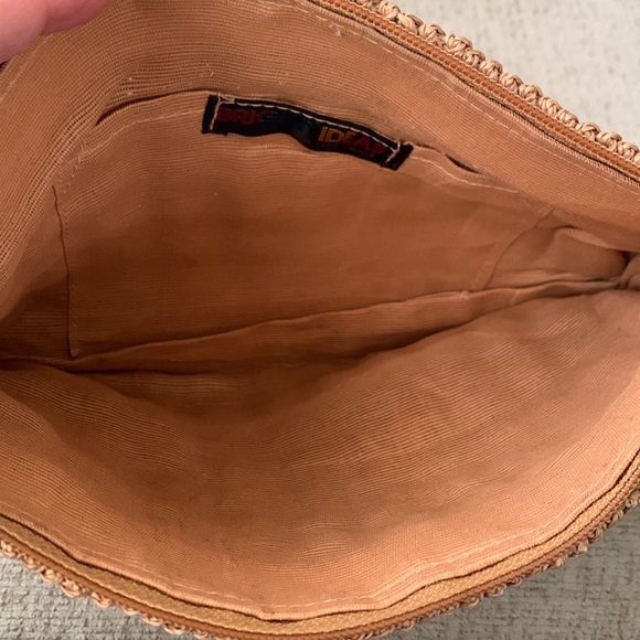 Very nice crocheted hand clutch very bohemian. - Picture 4 of 5